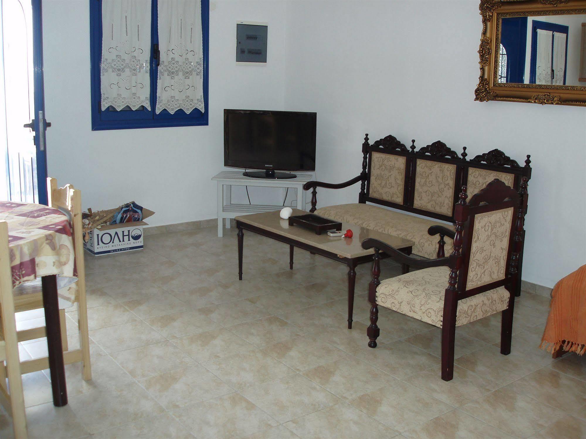 Helena'S Apartments Manganari Экстерьер фото